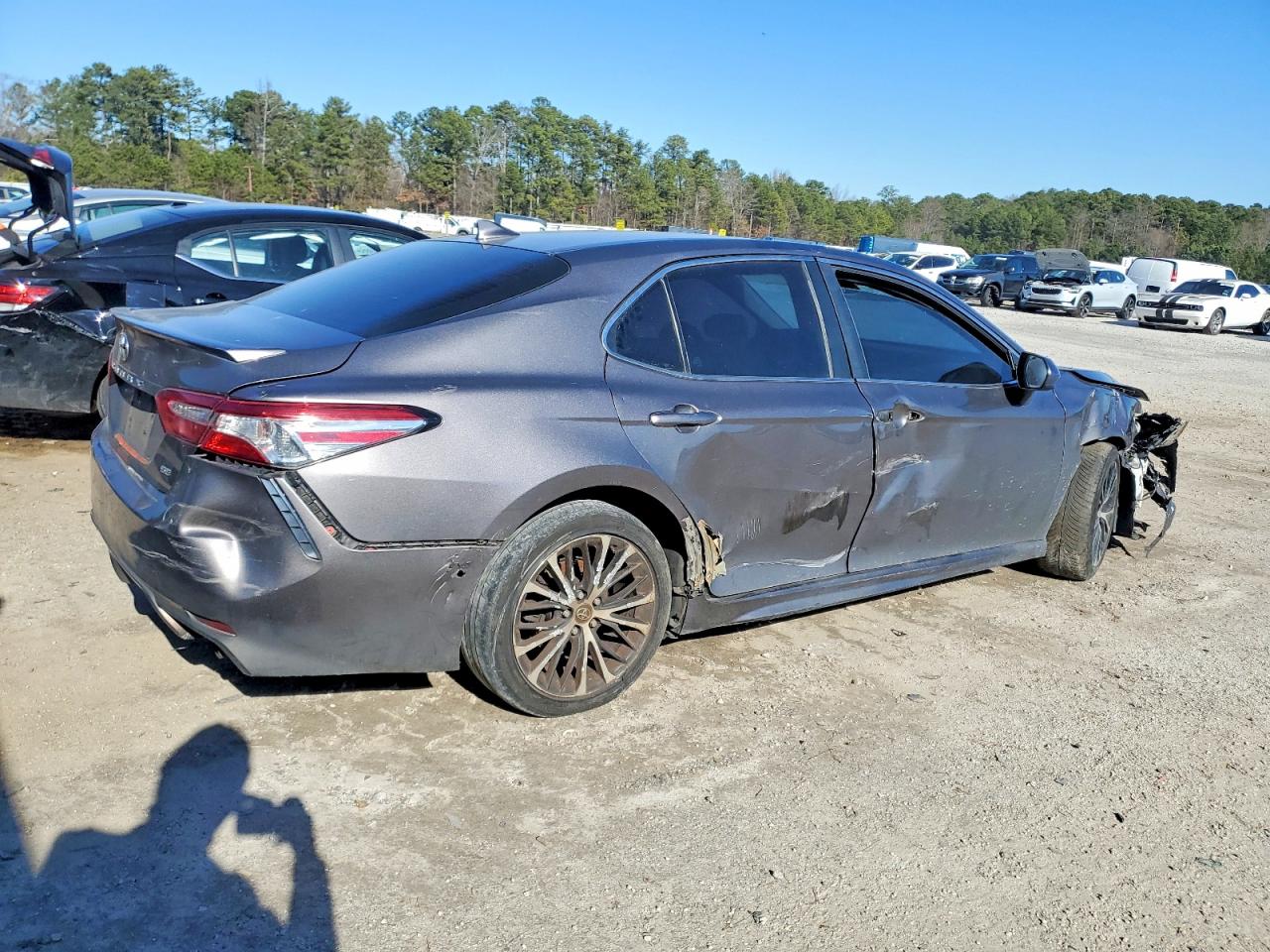 2020 TOYOTA CAMRY SE photo 5
