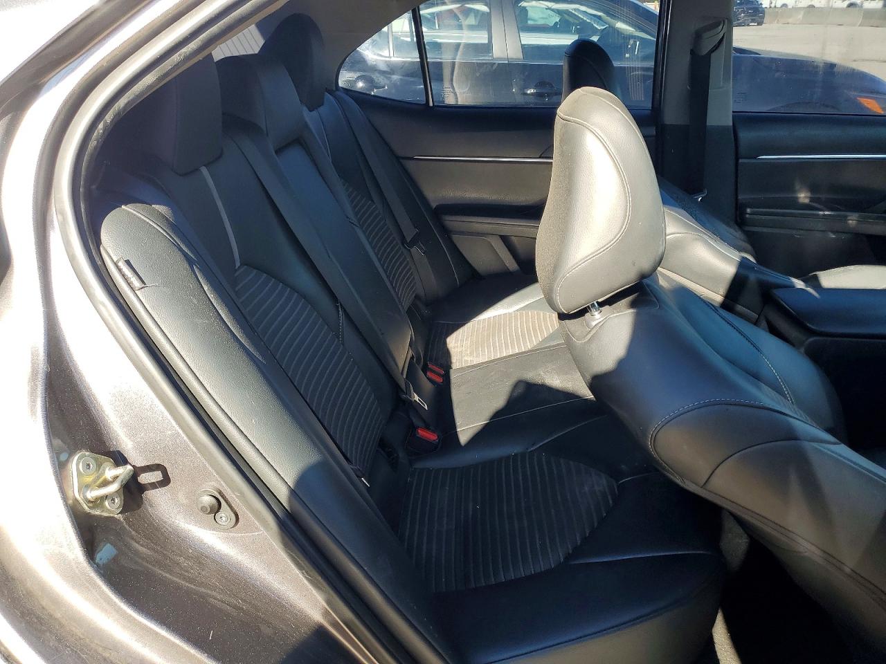 2020 TOYOTA CAMRY SE photo 19