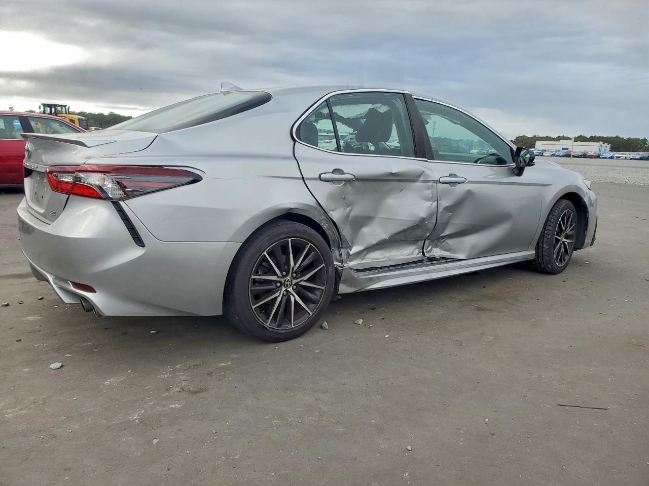 2021 TOYOTA CAMRY SE photo 5