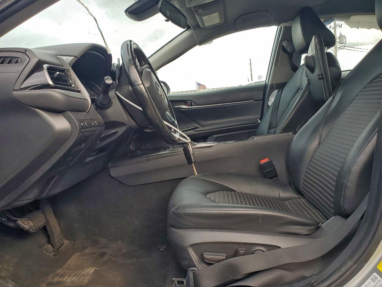 2021 TOYOTA CAMRY SE photo 13