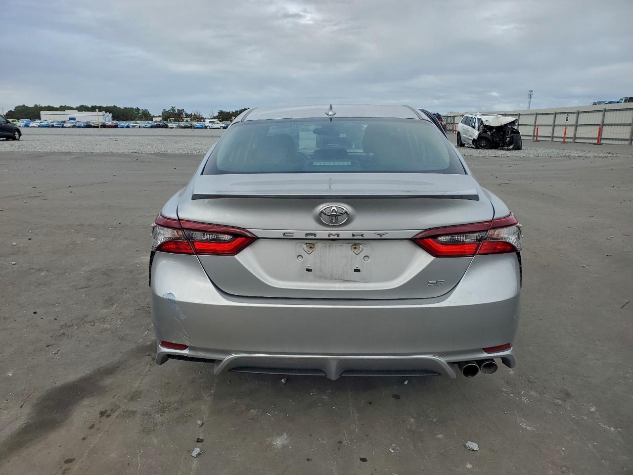 2021 TOYOTA CAMRY SE photo 11