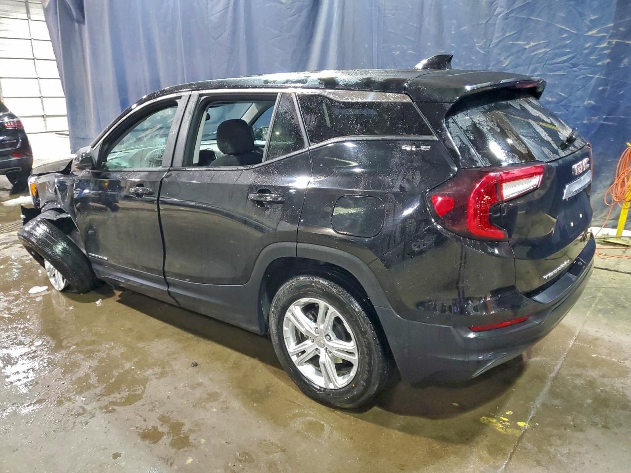2024 GMC TERRAIN SLE photo 2