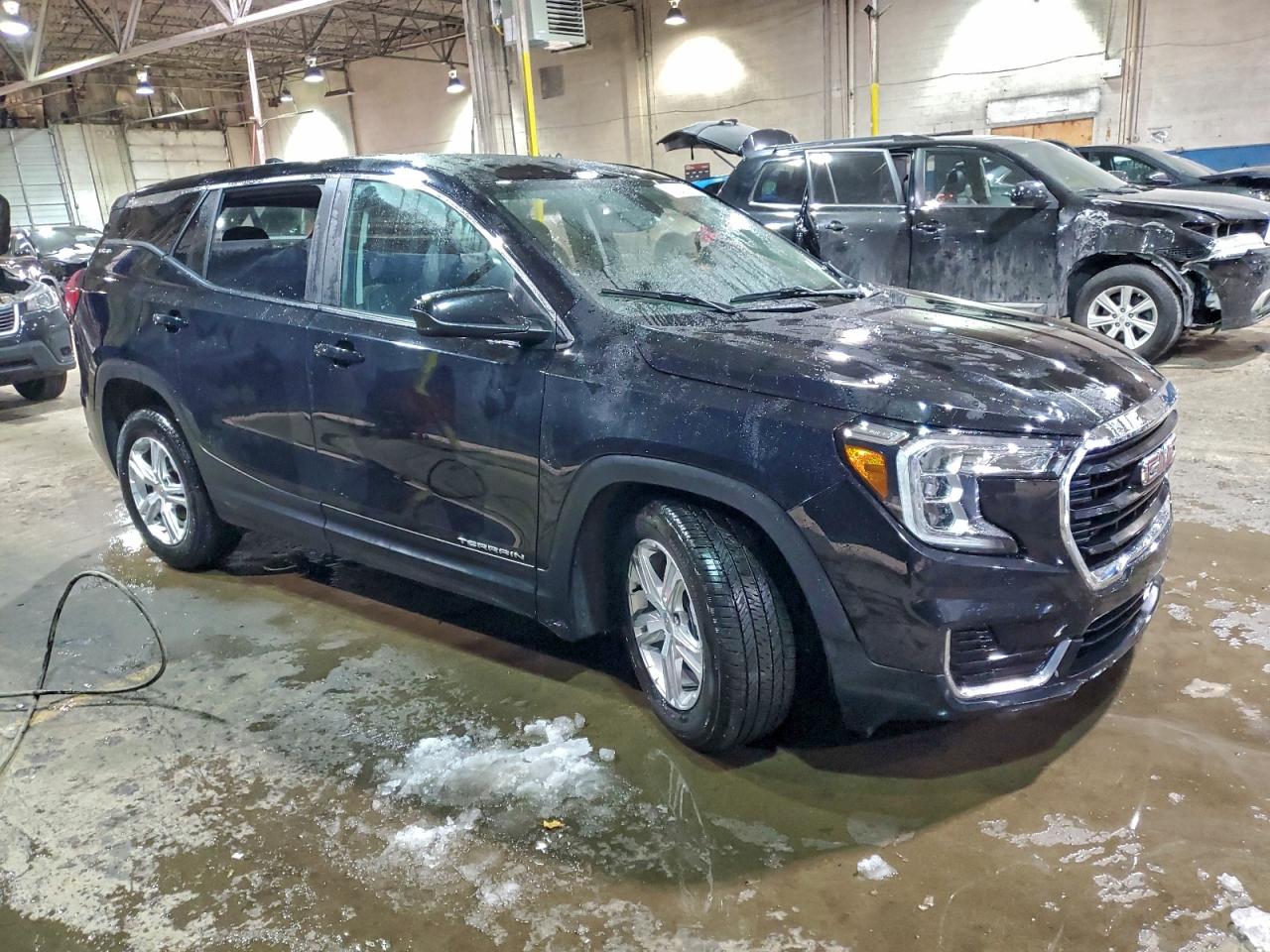 2024 GMC TERRAIN SLE photo 4
