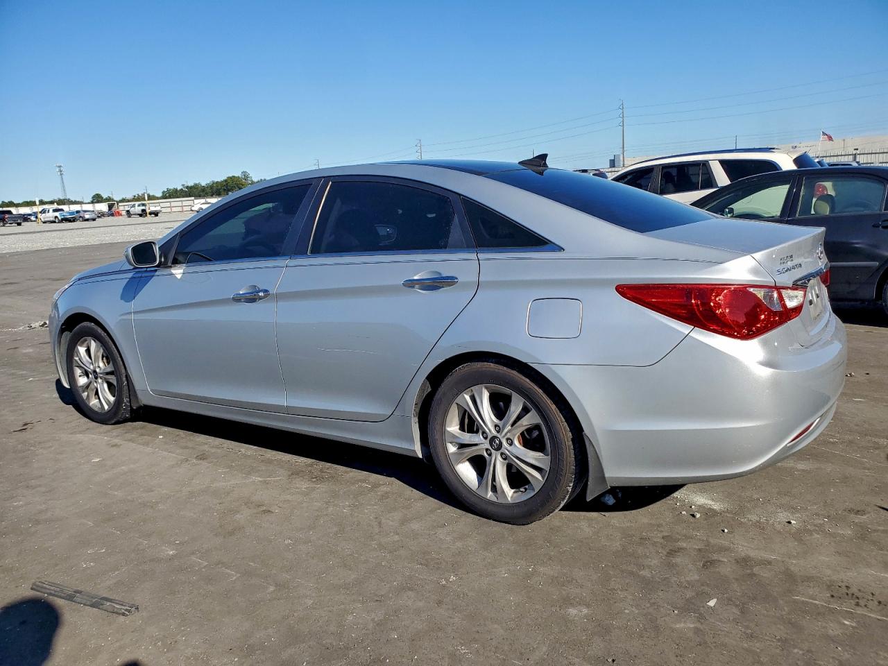 2013 HYUNDAI SONATA SE photo 2