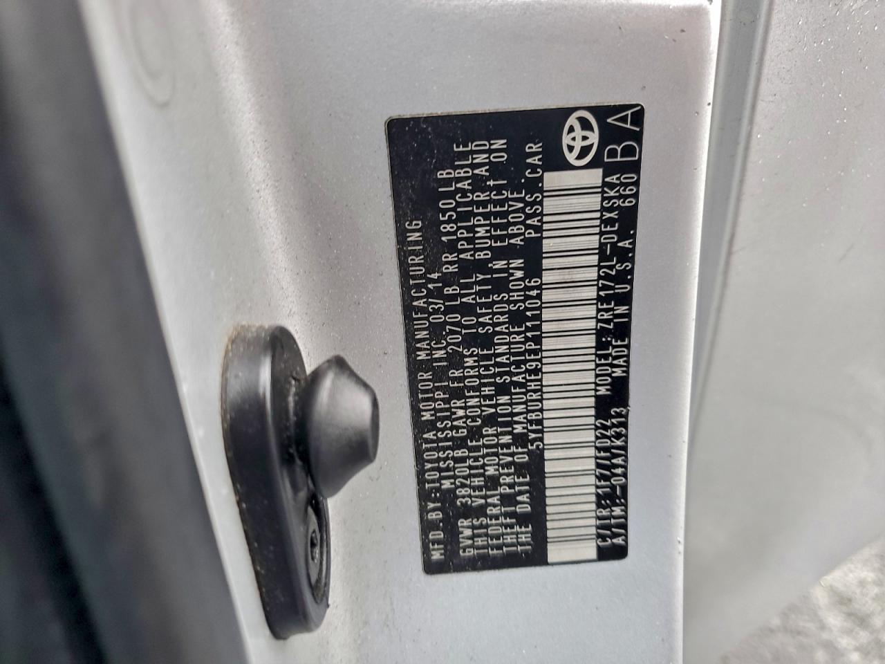 2014 TOYOTA COROLLA L photo 12