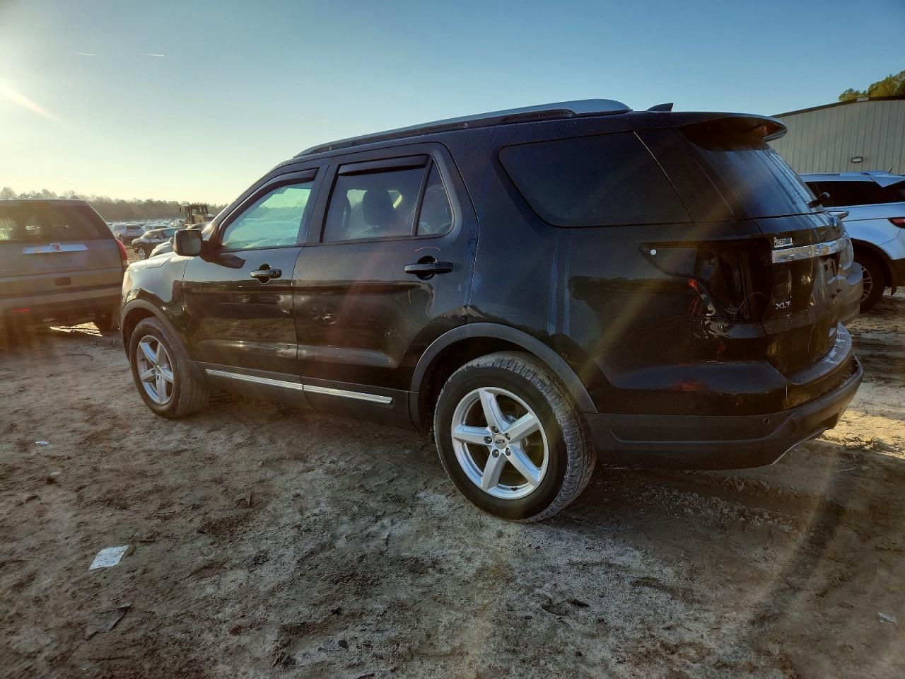2018 FORD EXPLORER XLT photo 2