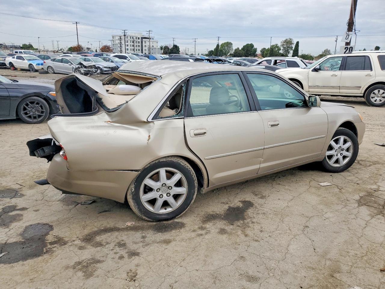 2003 TOYOTA AVALON XL photo 3