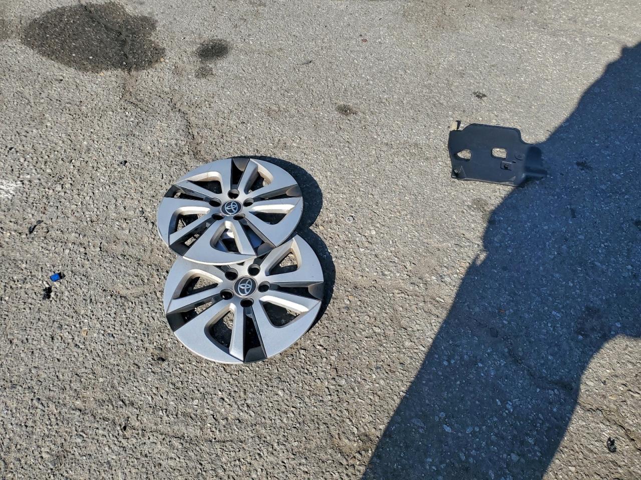 2018 TOYOTA PRIUS photo 23