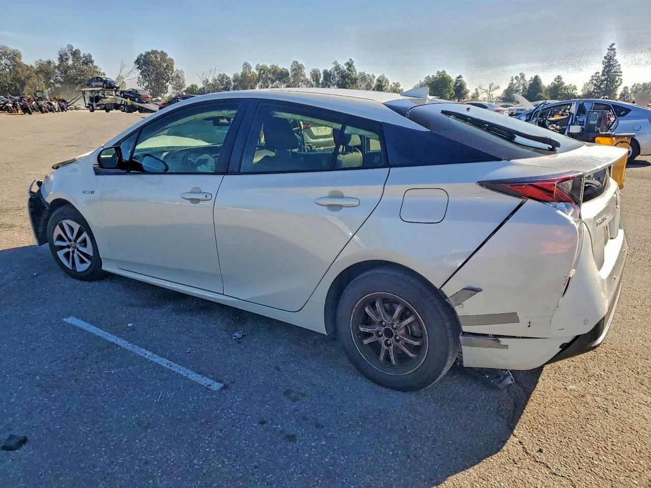 2018 TOYOTA PRIUS photo 3