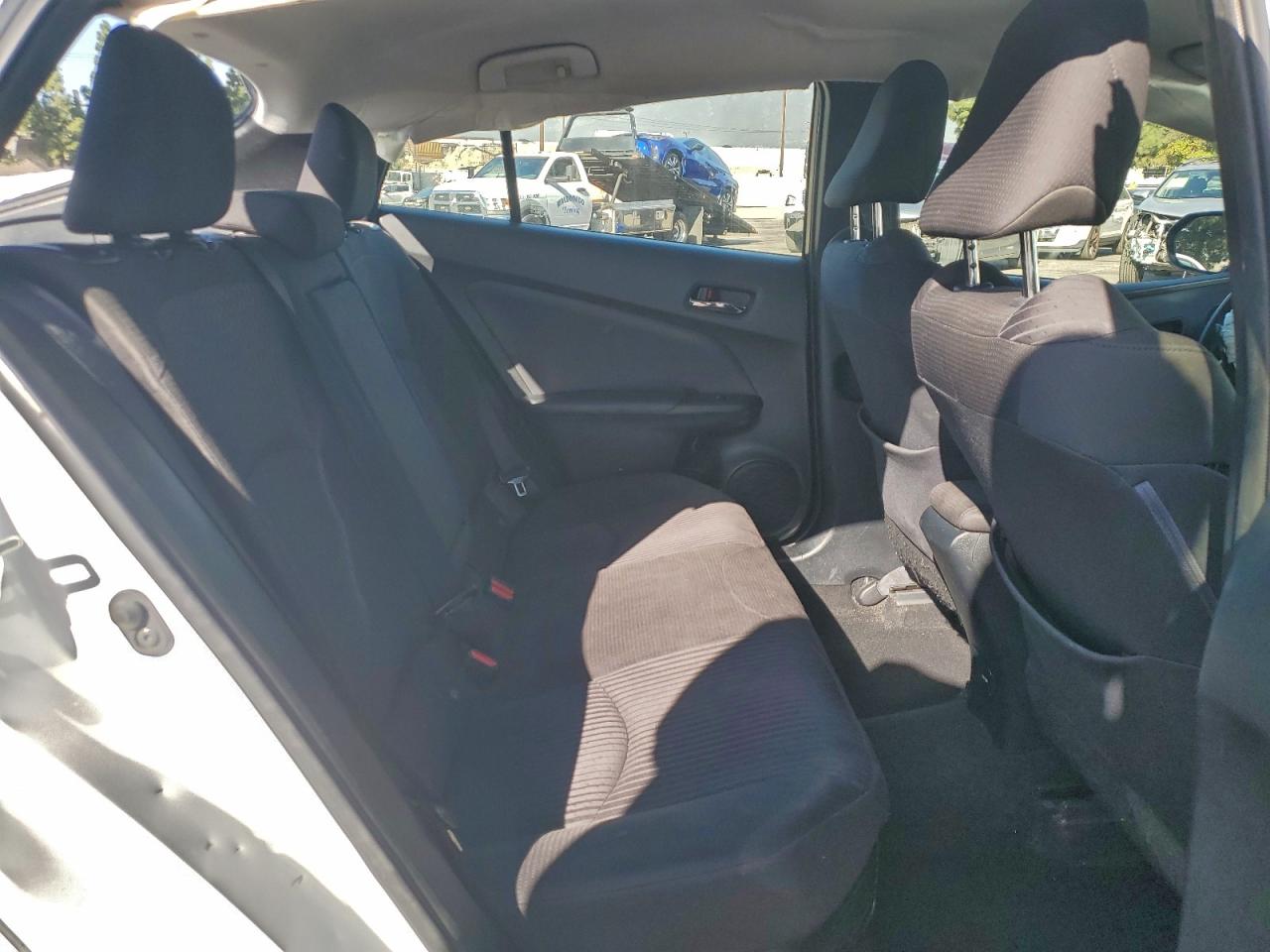 2018 TOYOTA PRIUS photo 19