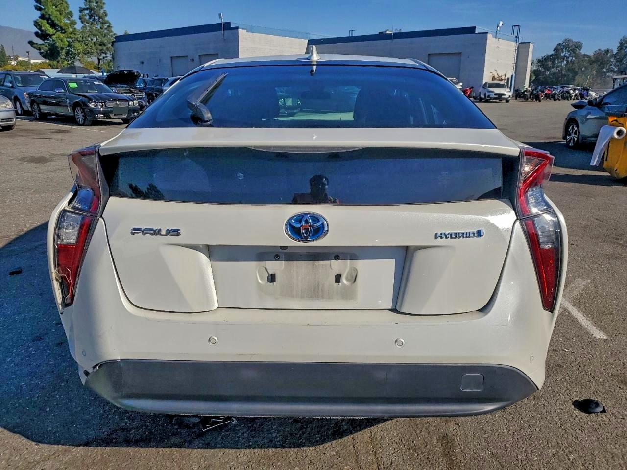 2018 TOYOTA PRIUS photo 11
