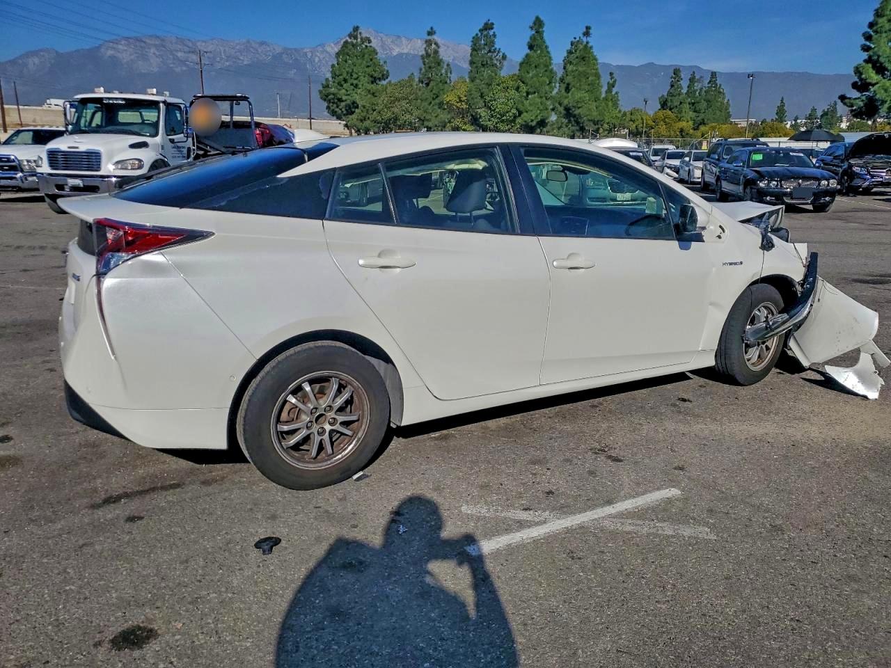 2018 TOYOTA PRIUS photo 5