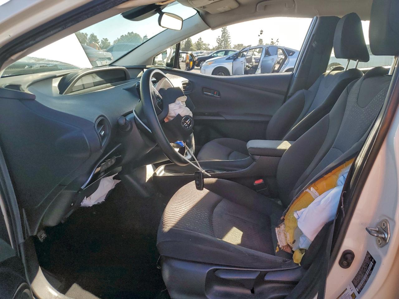 2018 TOYOTA PRIUS photo 13