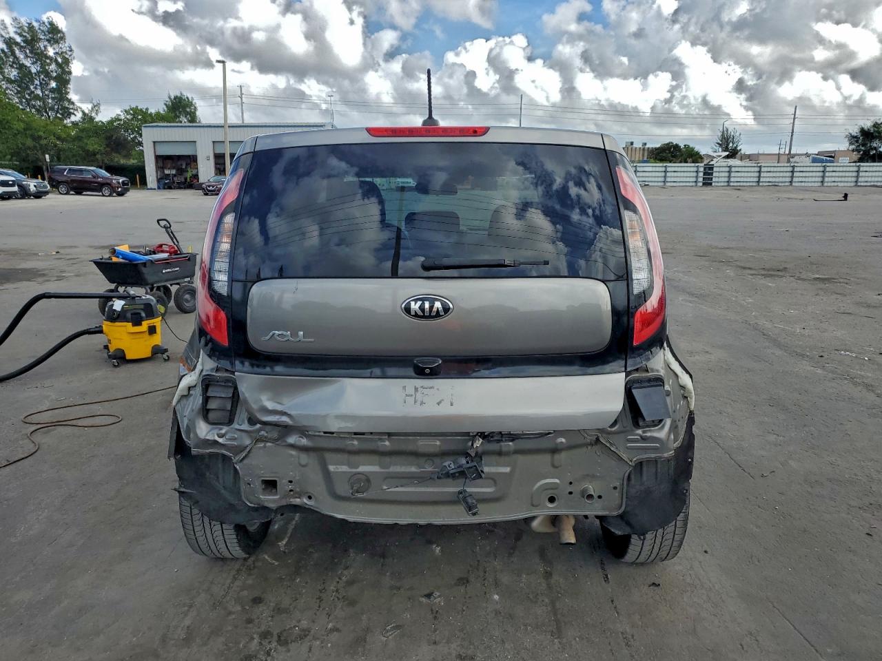 2017 KIA SOUL + photo 6