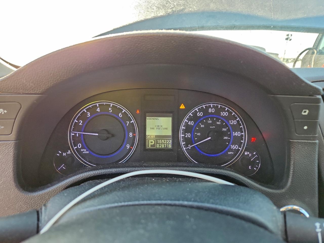 2011 INFINITI G37 photo 17