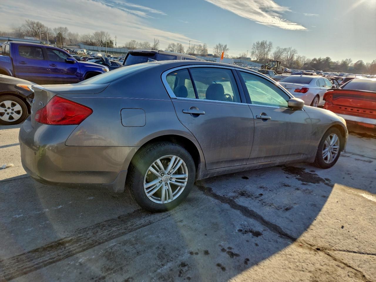 2011 INFINITI G37 photo 5