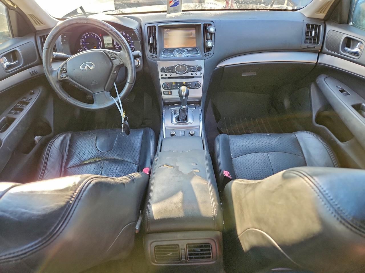 2011 INFINITI G37 photo 15