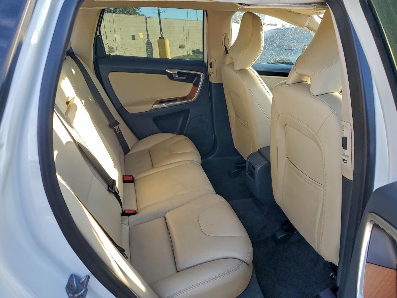 2017 VOLVO XC60 T5 INSCRIPTION photo 31