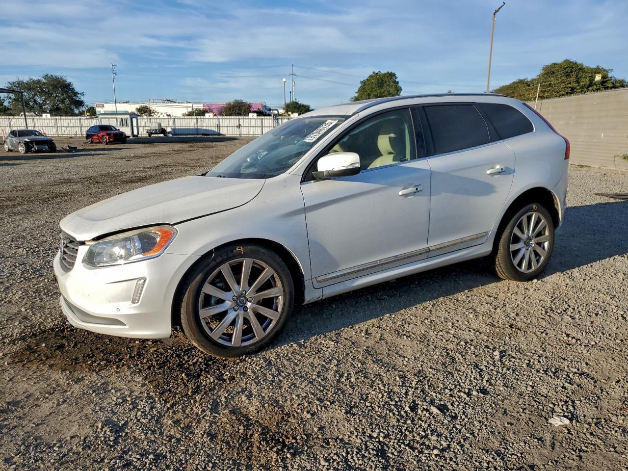 2017 VOLVO XC60