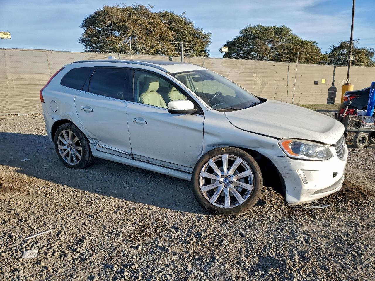 2017 VOLVO XC60 T5 INSCRIPTION photo 10