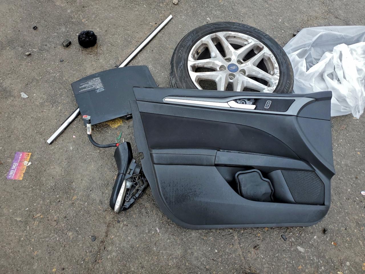 2014 FORD FUSION SE photo 34