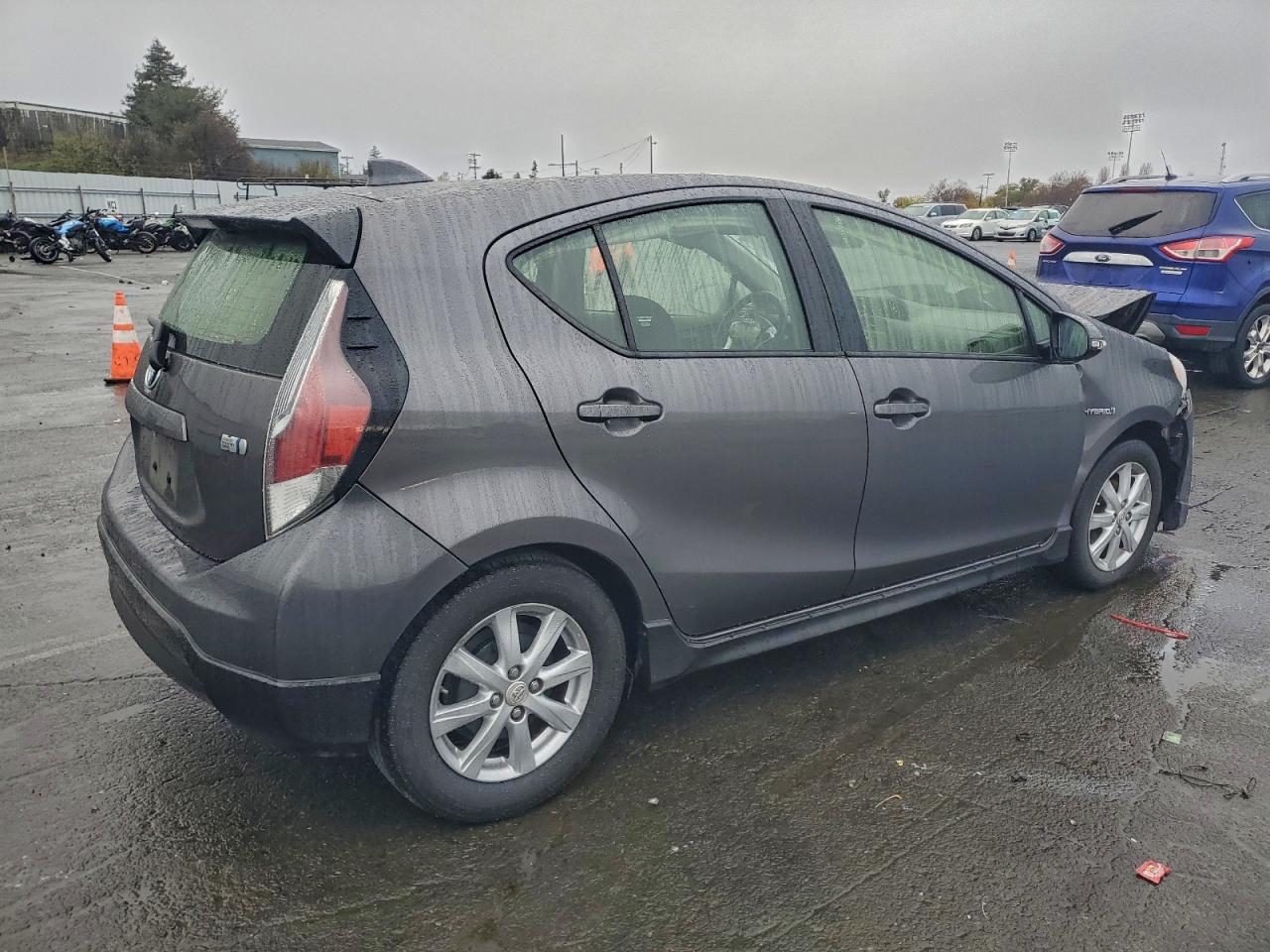 2017 TOYOTA PRIUS C photo 3