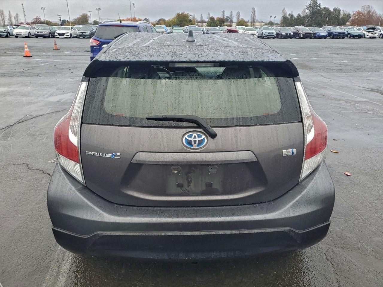 2017 TOYOTA PRIUS C photo 6