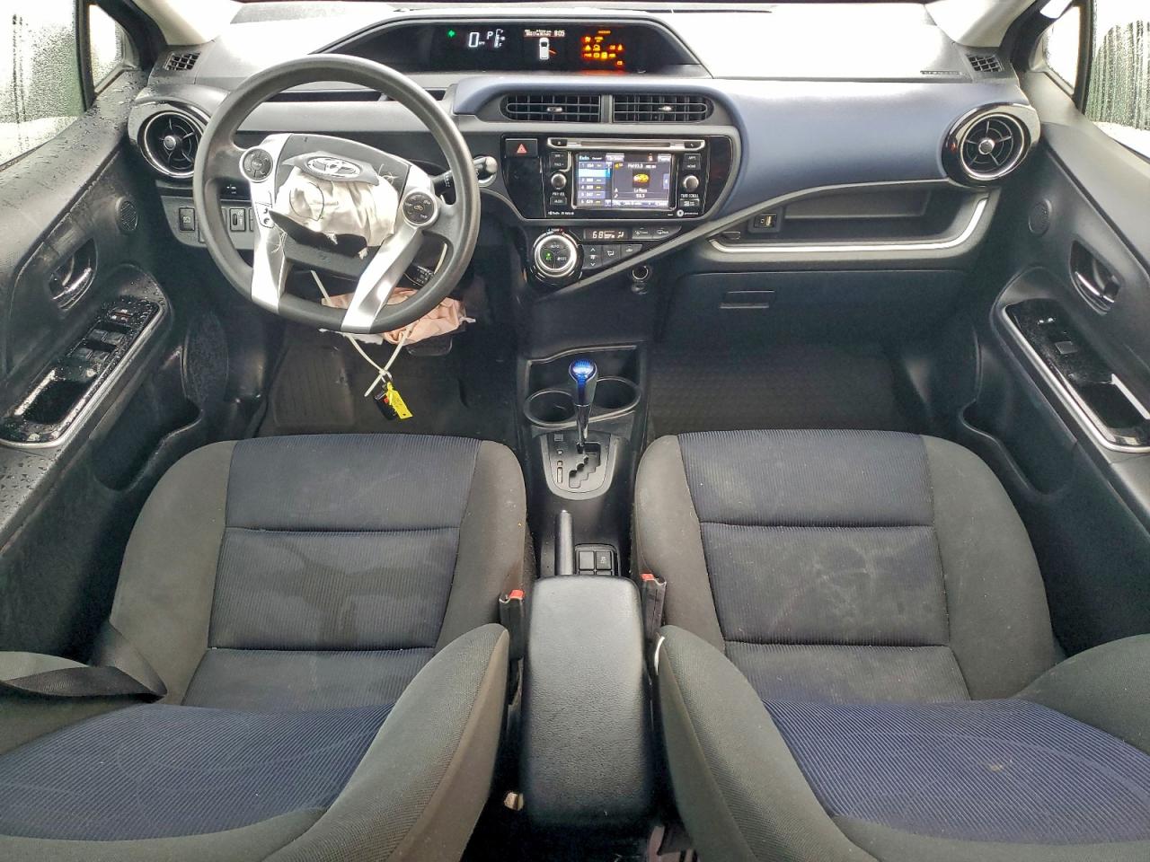 2017 TOYOTA PRIUS C photo 8