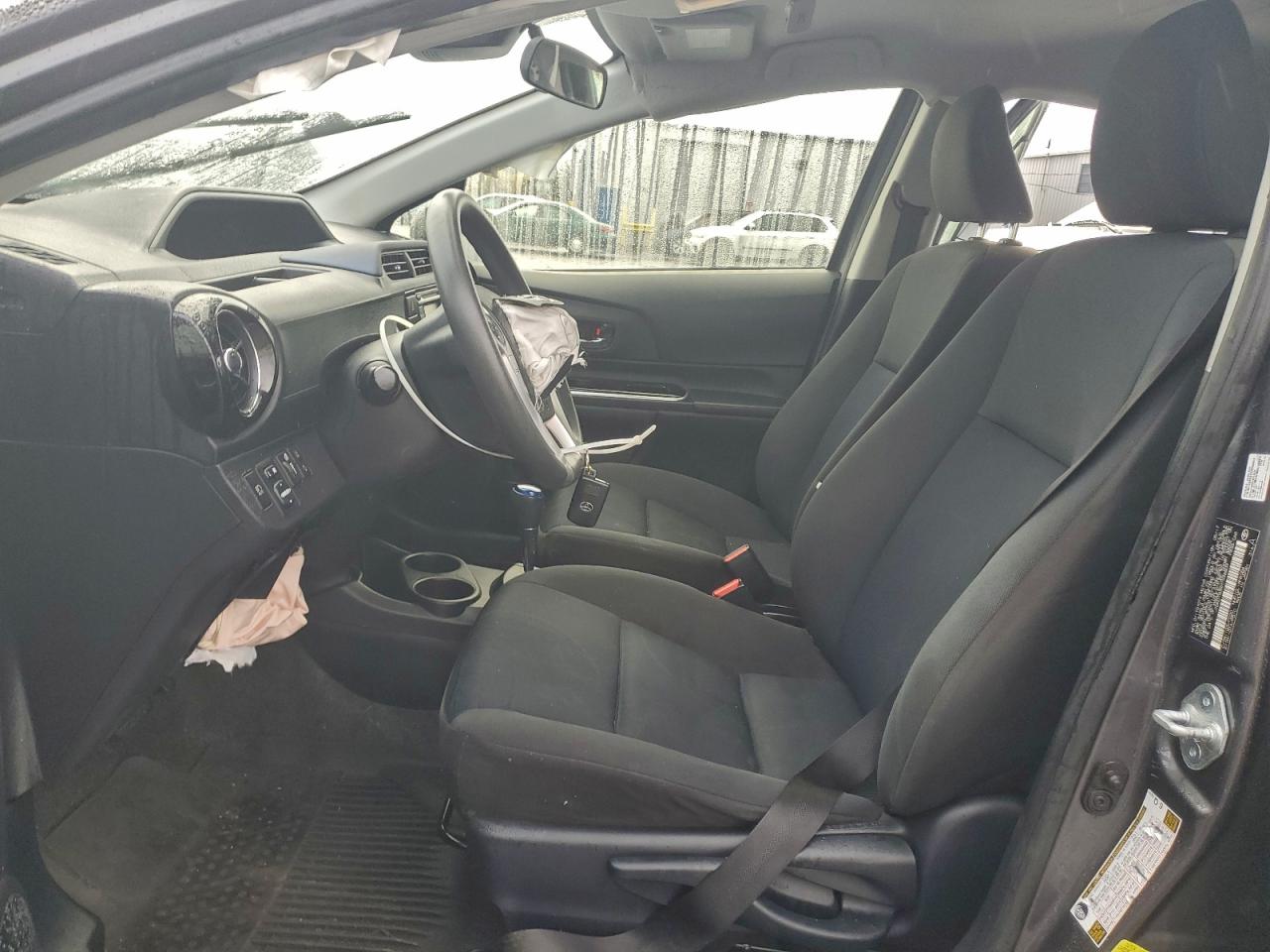 2017 TOYOTA PRIUS C photo 7