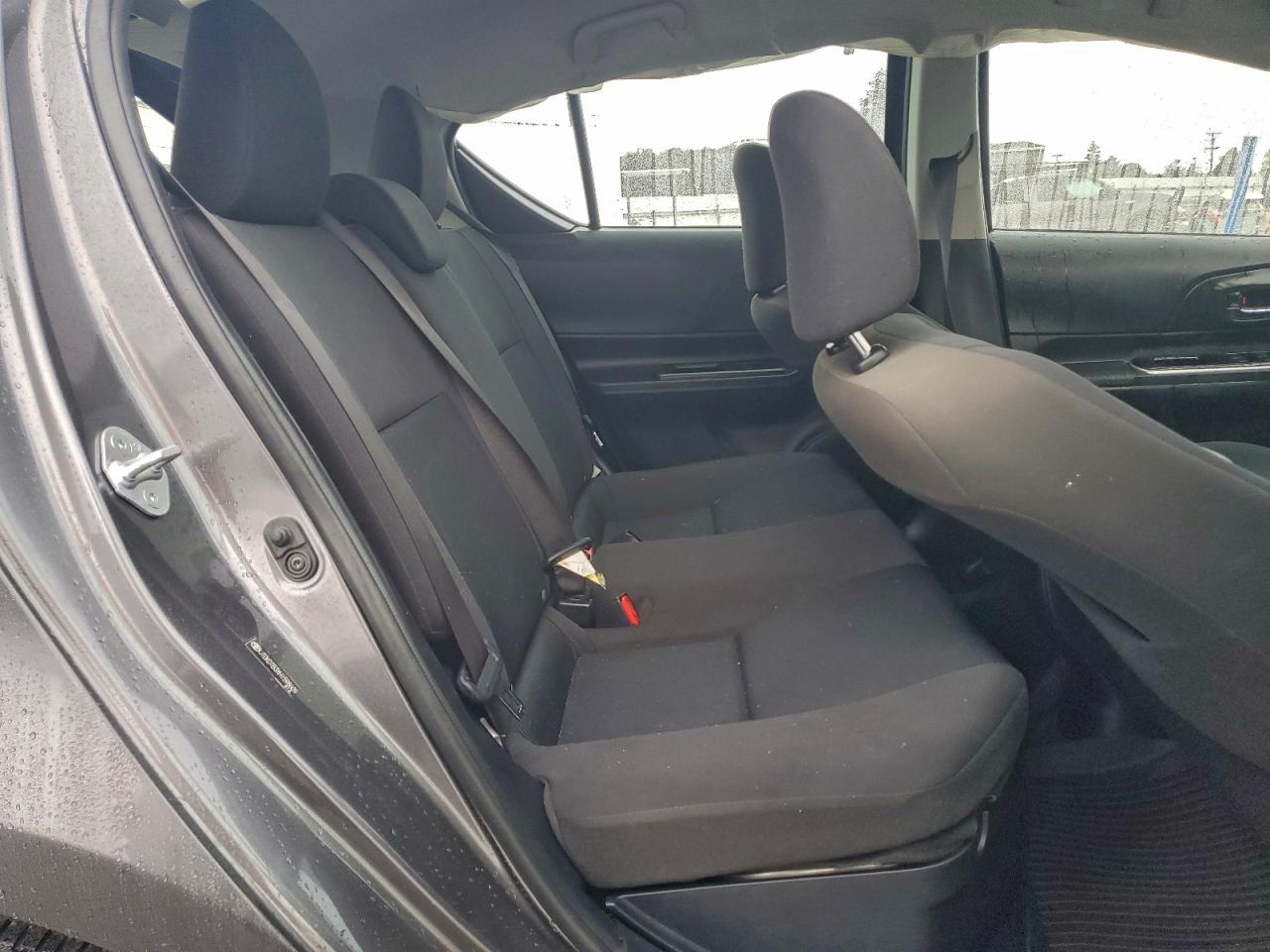 2017 TOYOTA PRIUS C photo 10