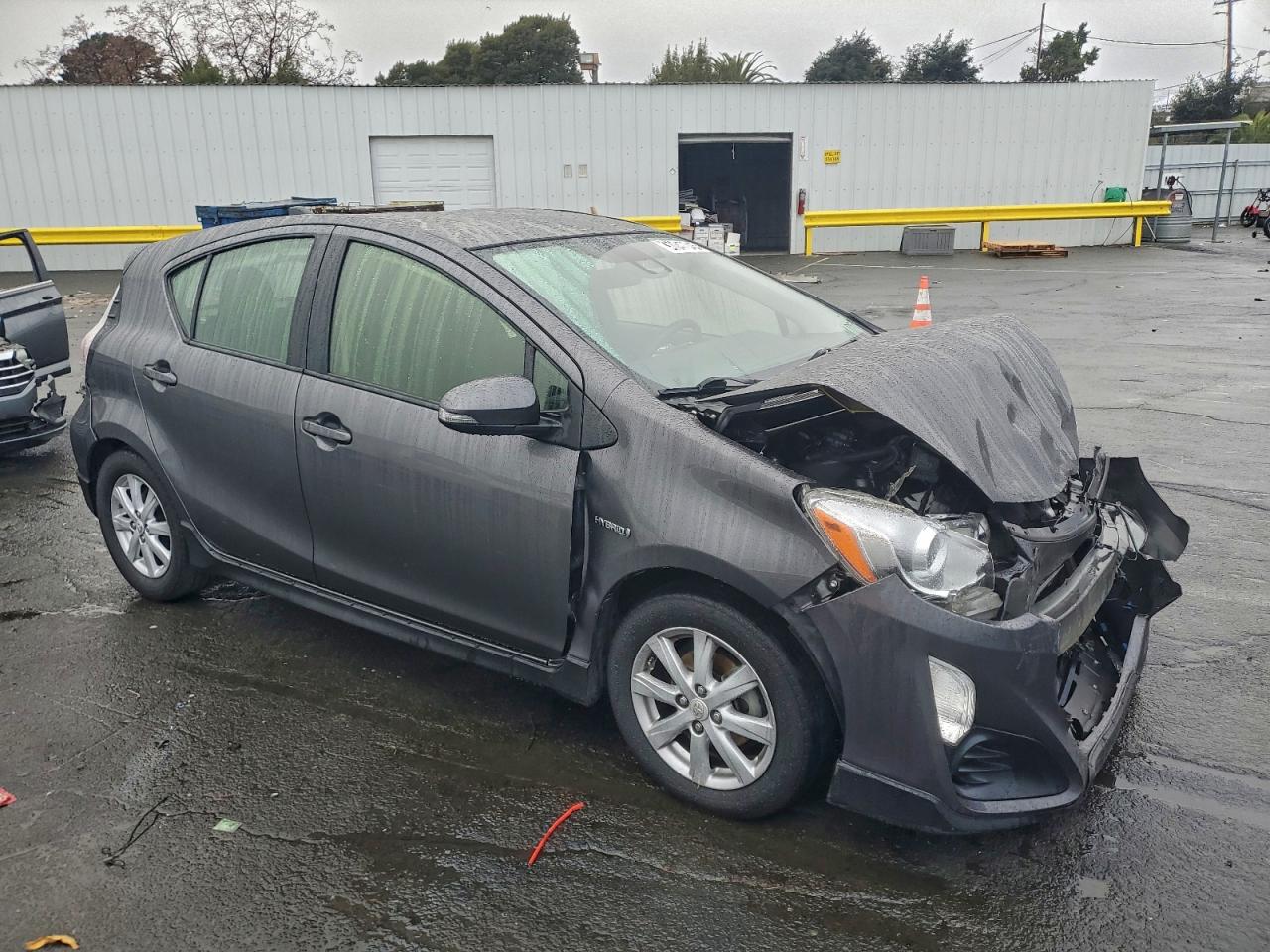 2017 TOYOTA PRIUS C photo 4