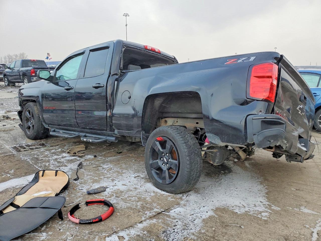 2018 CHEVROLET SILVERADO K1500 LT photo 2