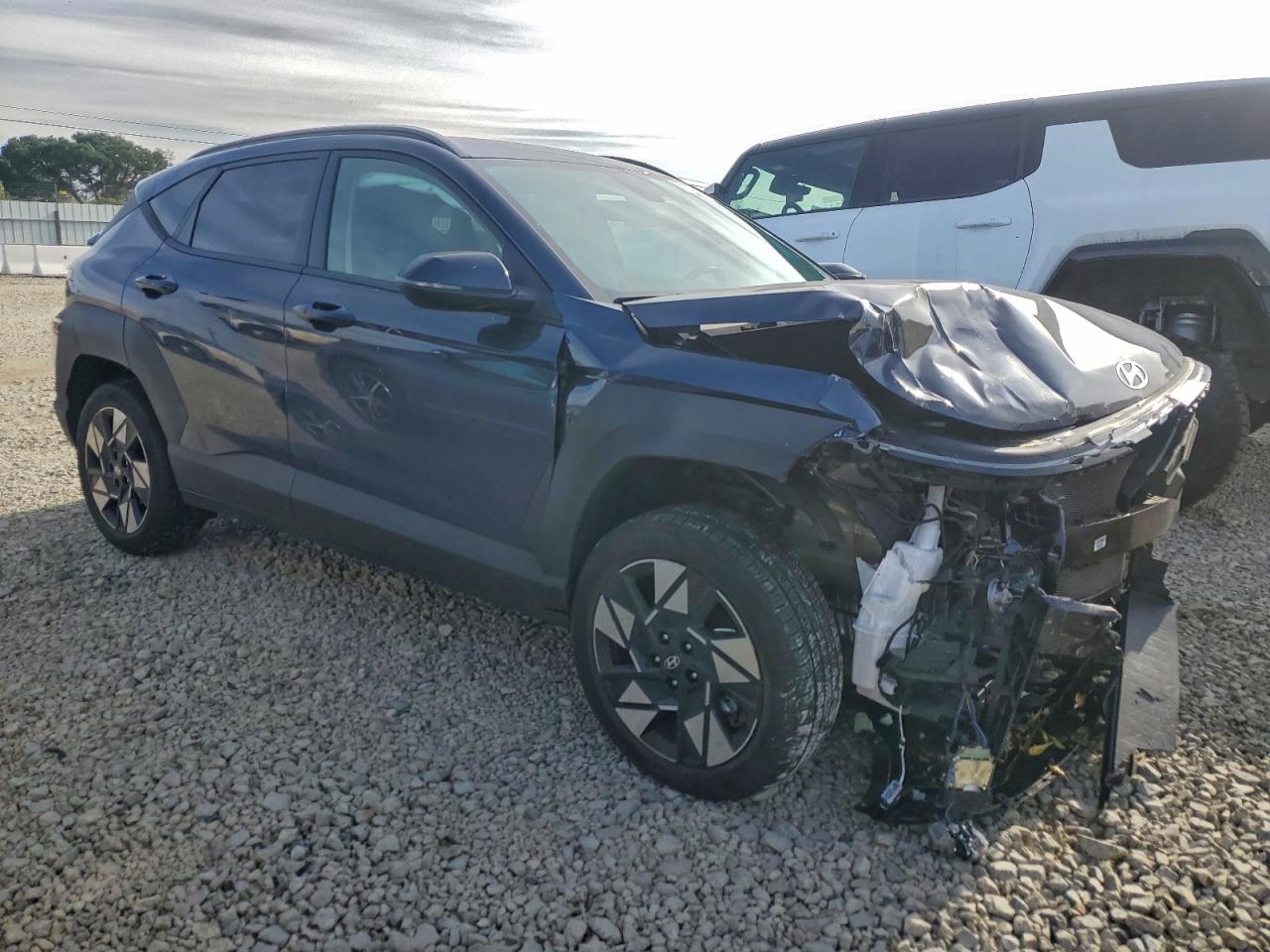 2025 HYUNDAI KONA SEL photo 4