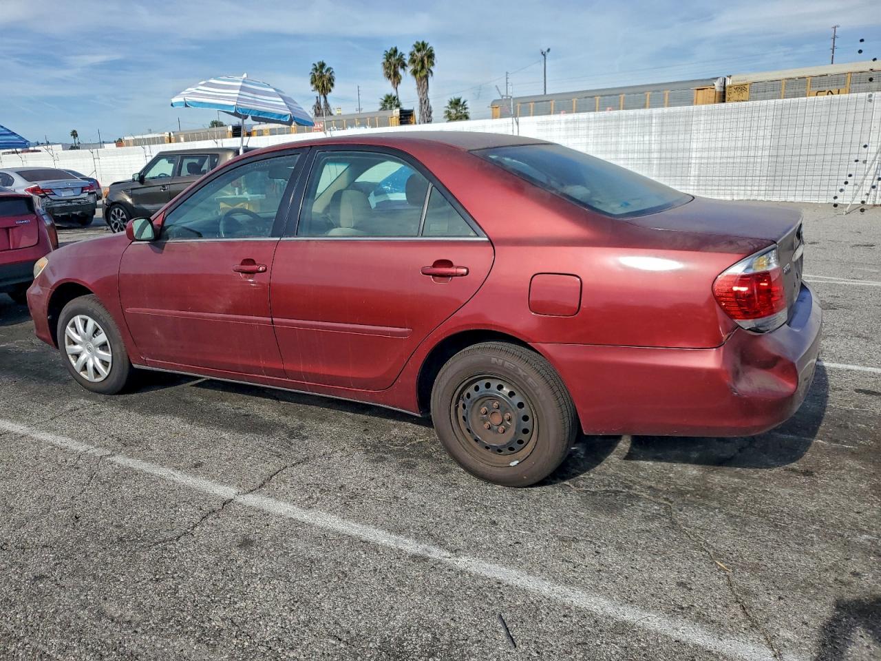 2006 TOYOTA CAMRY LE photo 2