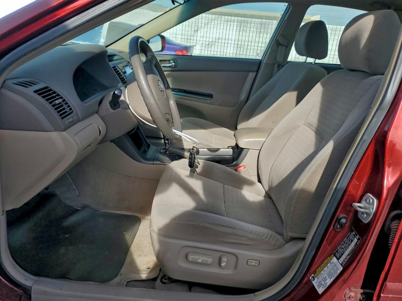 2006 TOYOTA CAMRY LE photo 7