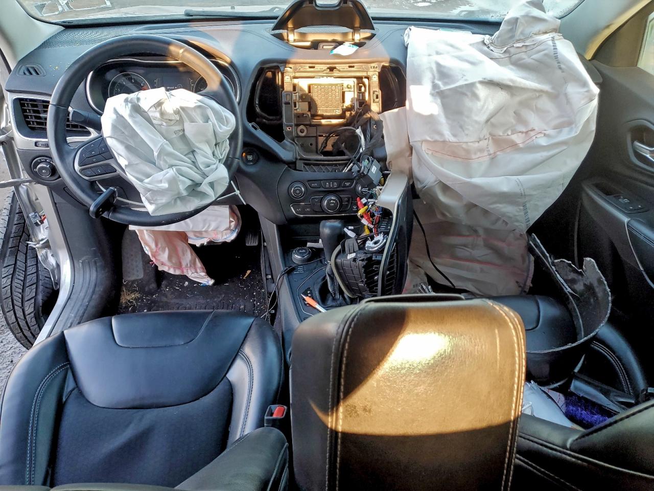 2019 JEEP CHEROKEE LATITUDE PLUS photo 8