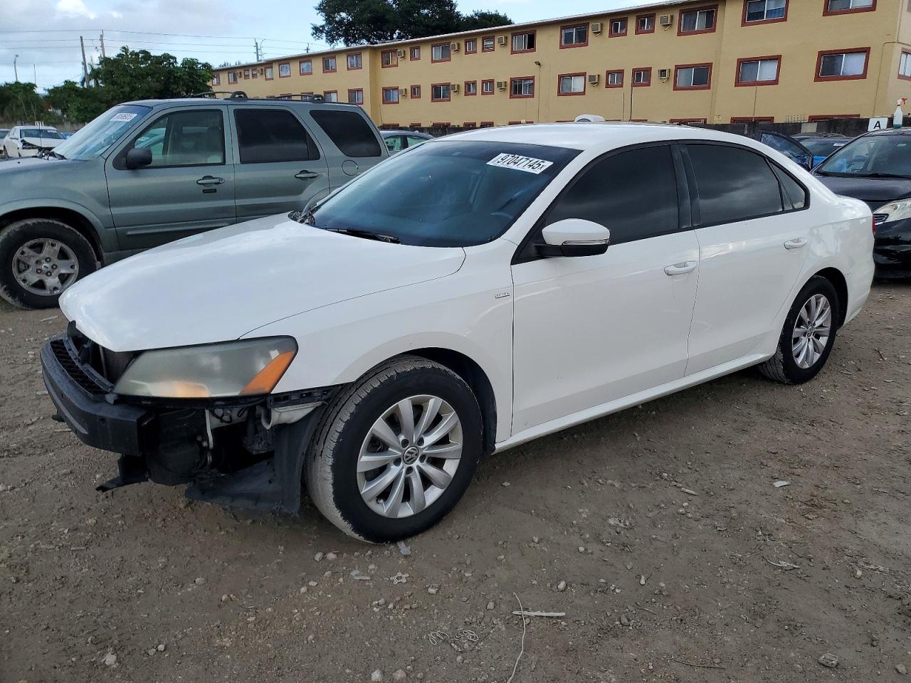 2015 VOLKSWAGEN PASSAT