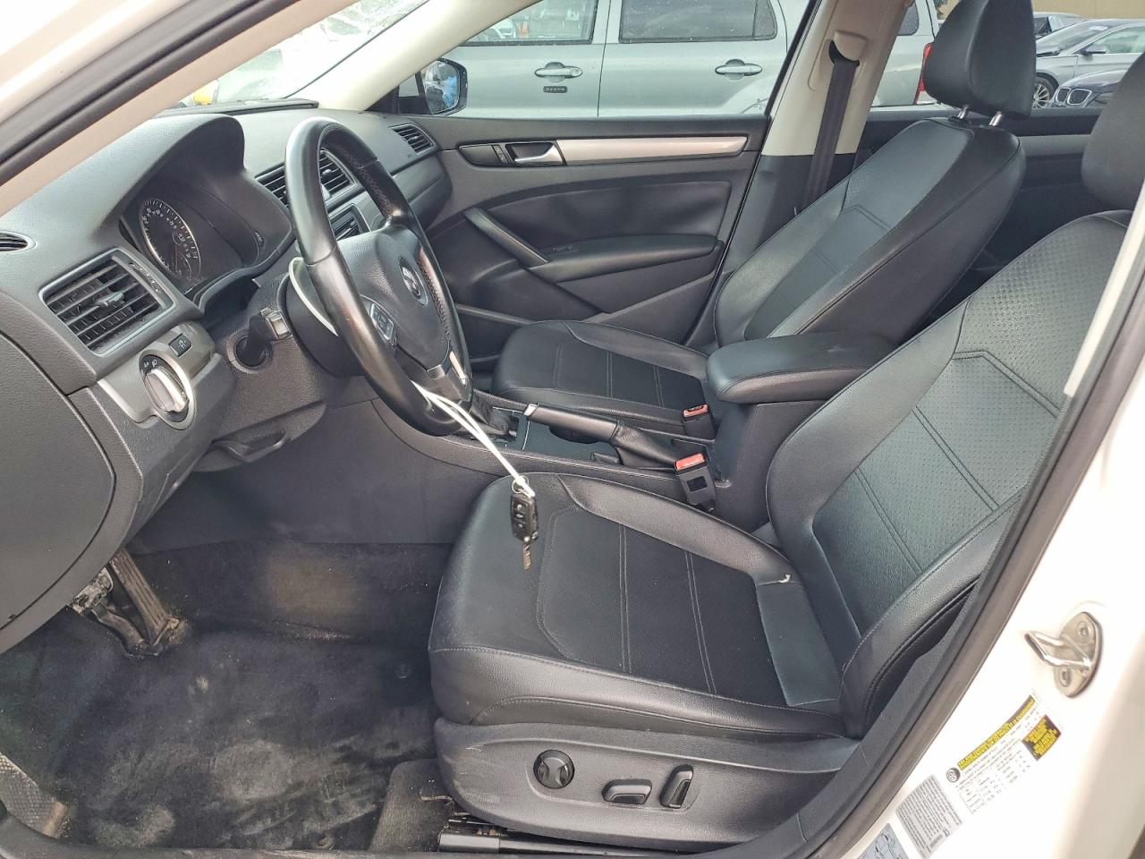 2015 VOLKSWAGEN PASSAT S photo 7