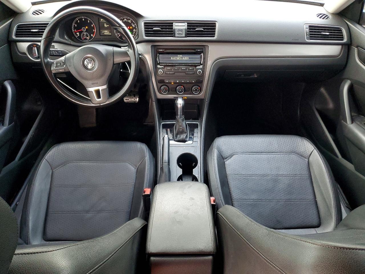 2015 VOLKSWAGEN PASSAT S photo 8