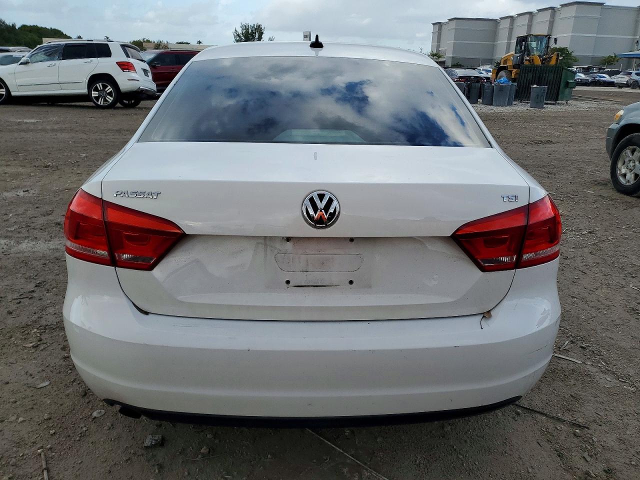2015 VOLKSWAGEN PASSAT S photo 6