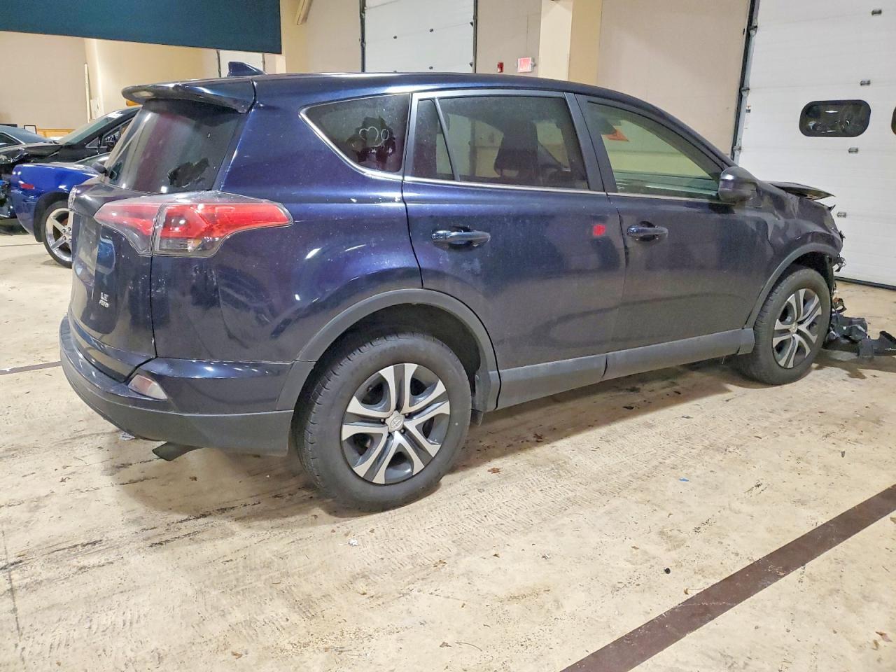2018 TOYOTA RAV4 LE photo 5