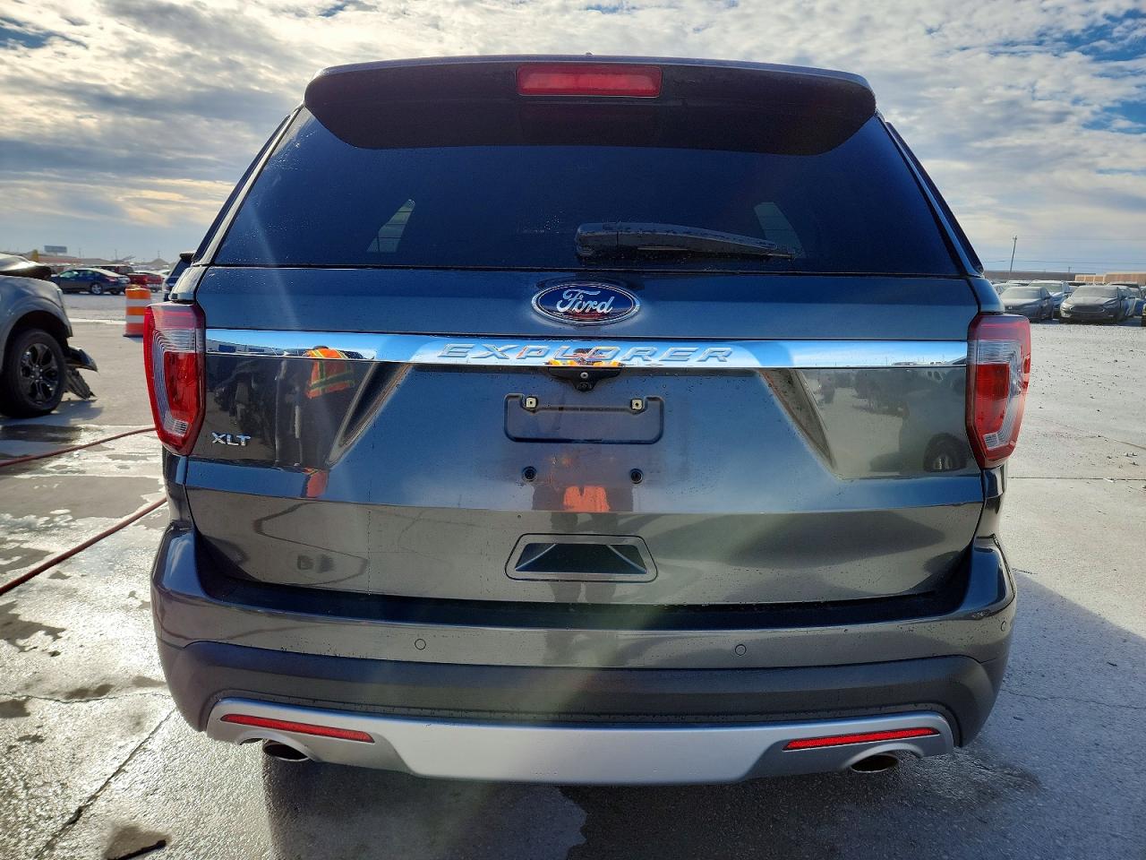 2017 FORD EXPLORER XLT photo 6