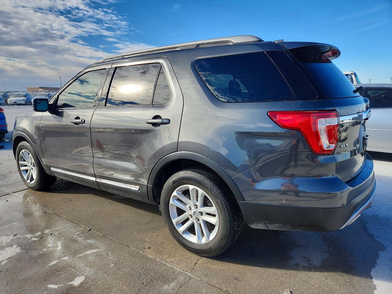 2017 FORD EXPLORER XLT photo 2