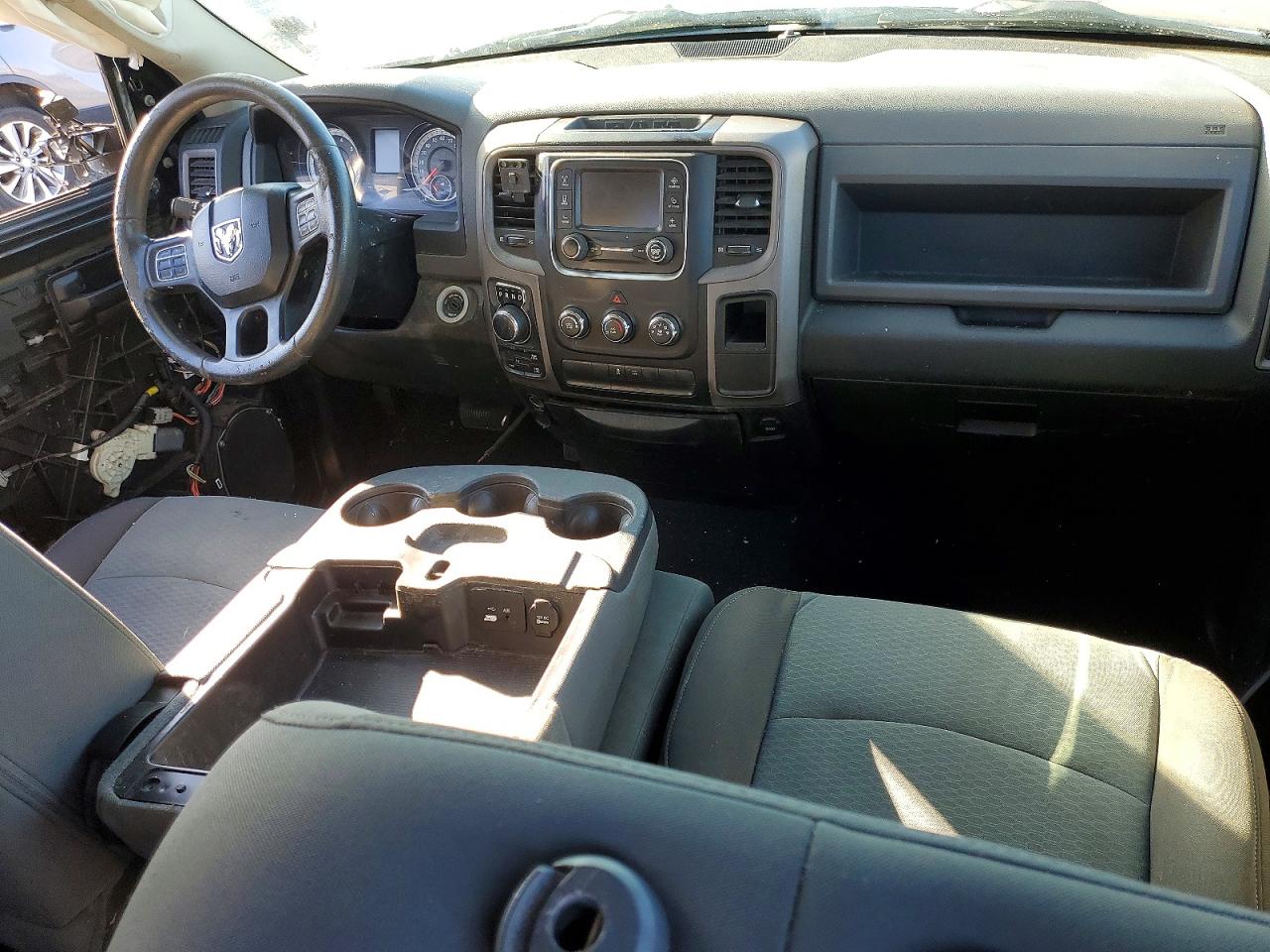 2014 RAM 1500 ST photo 15