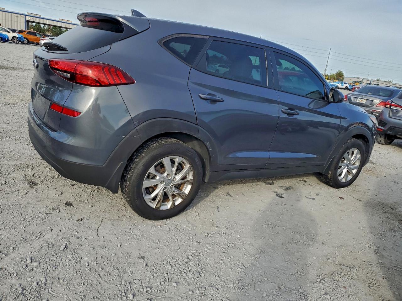 2019 HYUNDAI TUCSON SE photo 3
