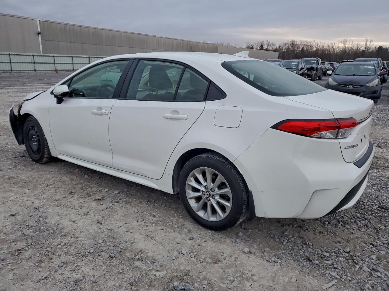 2021 TOYOTA COROLLA LE photo 3