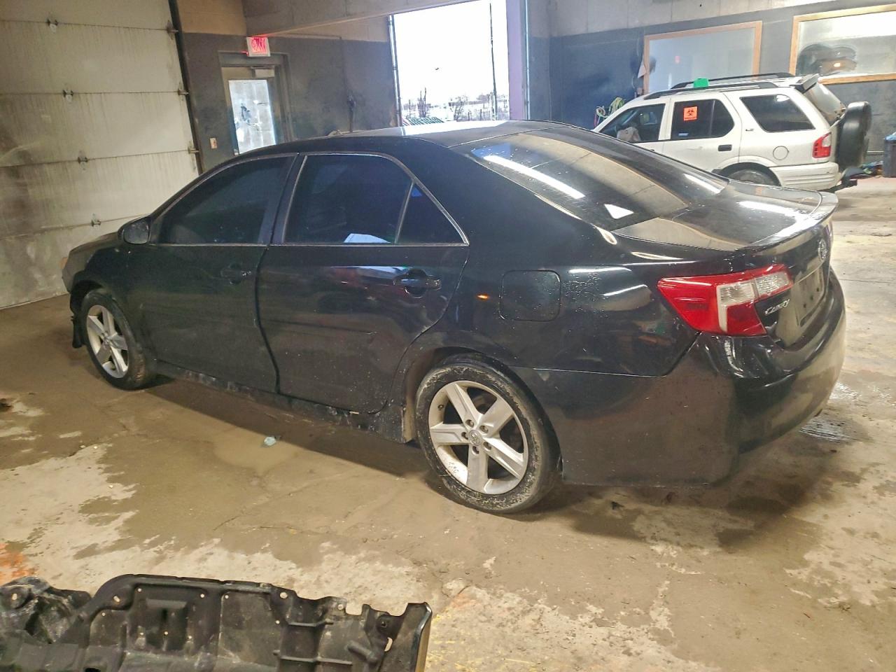 2014 TOYOTA CAMRY L photo 3