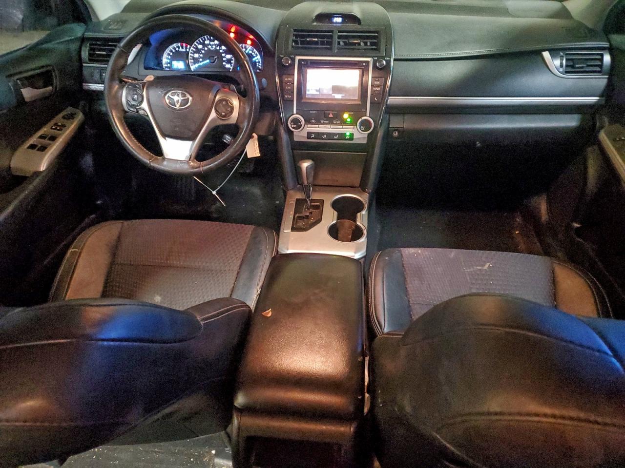 2014 TOYOTA CAMRY L photo 15