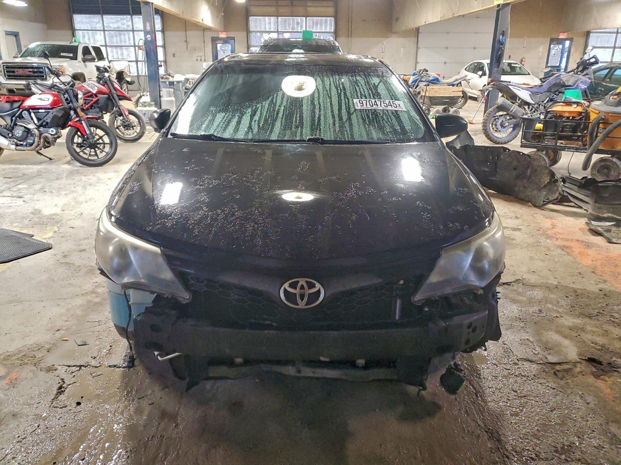 2014 TOYOTA CAMRY L photo 9