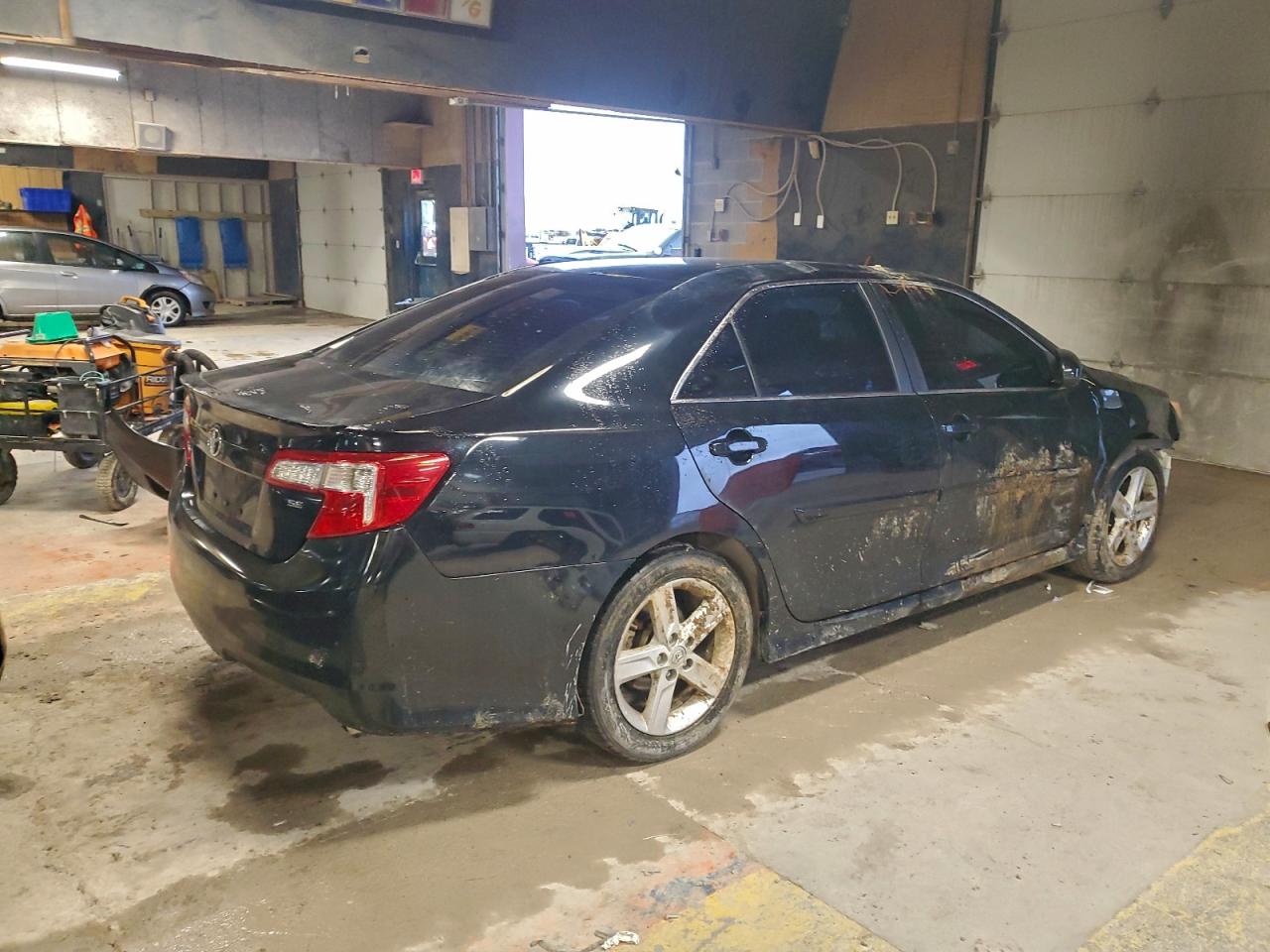 2014 TOYOTA CAMRY L photo 5